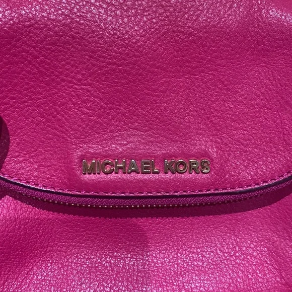 Hot Pink leather Michael Kors purse with gold accents 👛 💕